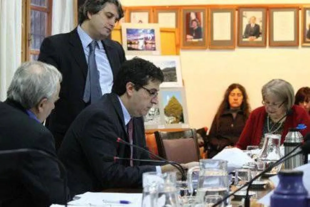 Con polémica sobre el gasto salarial, se aprobó el Presupuesto 2013