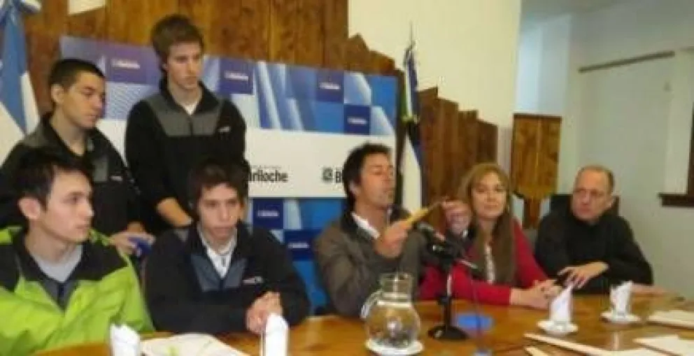 Entregaron dispositivos de ayuda diaria a centros de jubilados