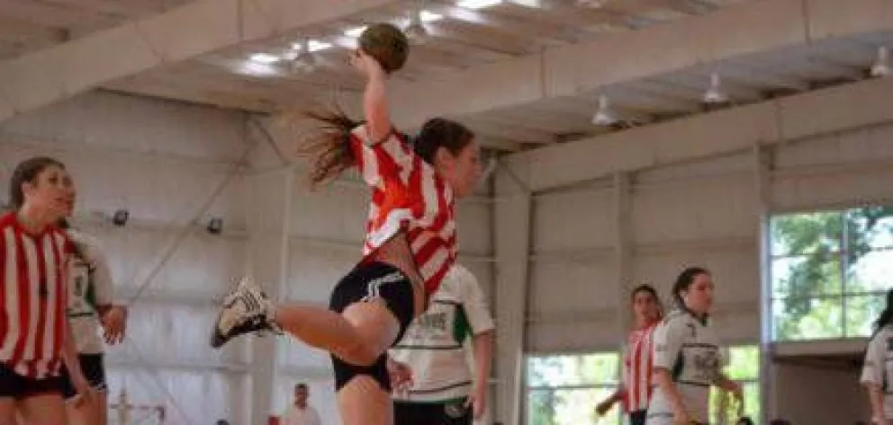  Una barilochense en el handball de Estudiantes de La Plata