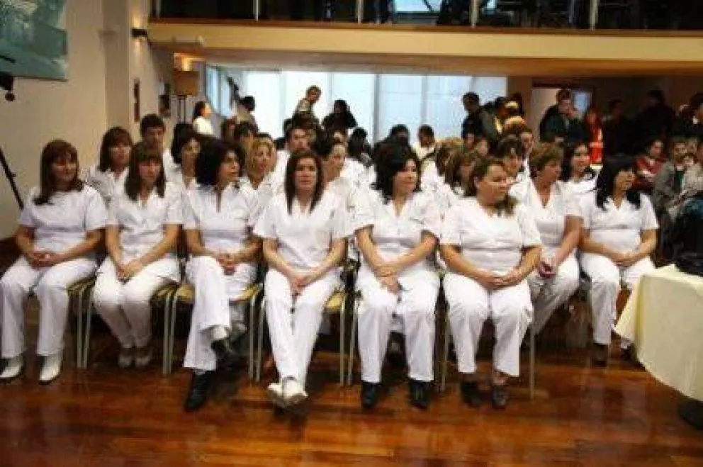 Técnicos en enfermería recibieron sus diplomas 