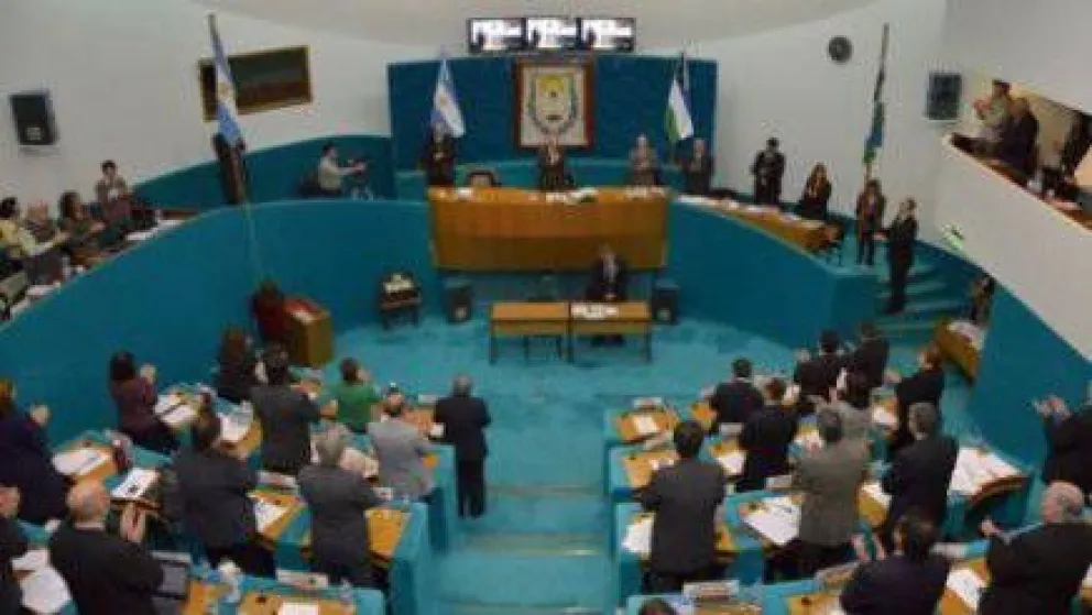 Aprobaron la restitución al Estado de tierras de Somuncura