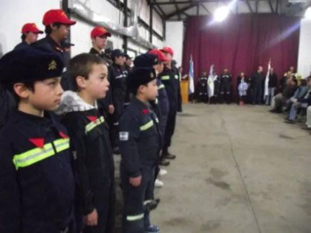 Concejales de Dina Huapi destacaron el compromiso de los bomberos 