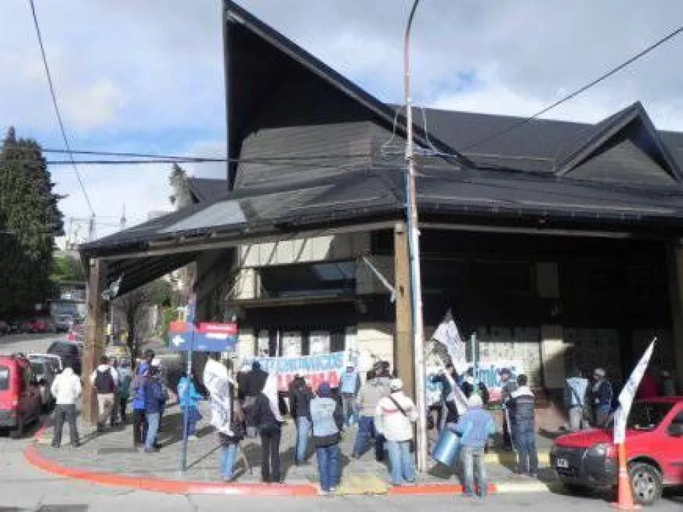 Realizaron "escrache" en Frawen's 