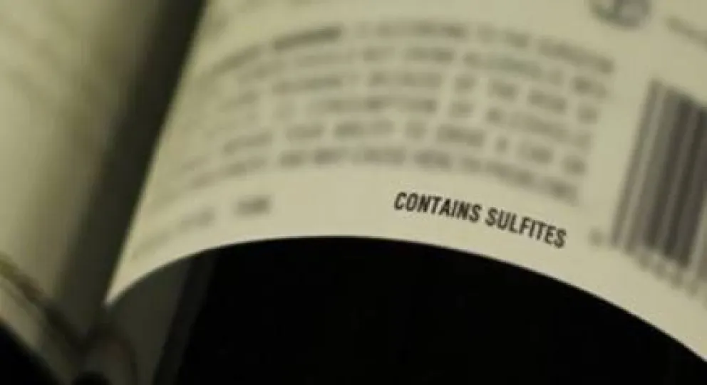 ¿Por qué en algunas botellas de vino se aclara que "contiene sulfitos"?