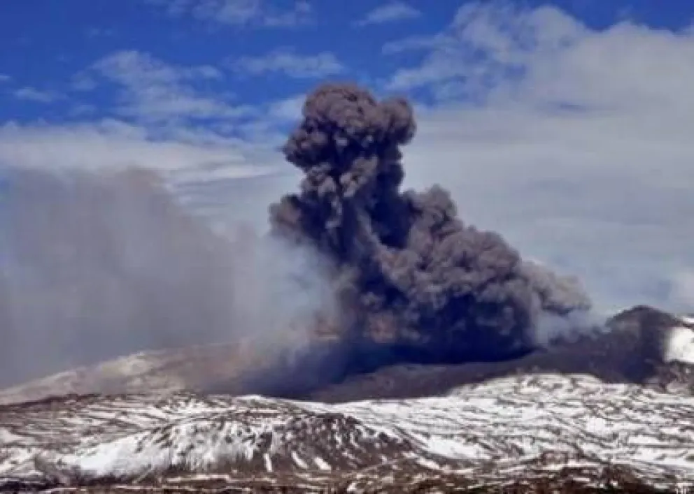 Se mantiene el alerta rojo por la posible erupción del volcán Copahue