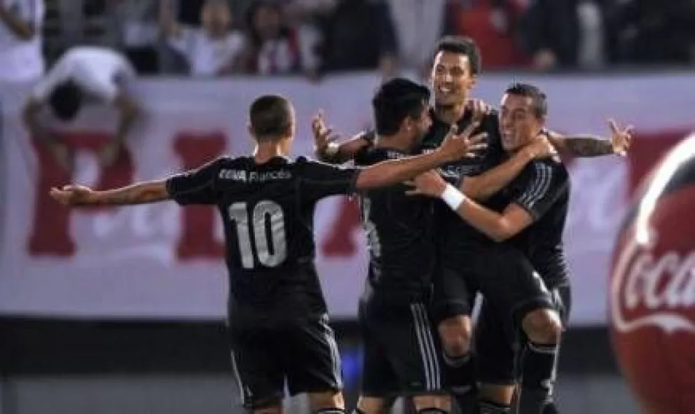 River suma y busca la punta