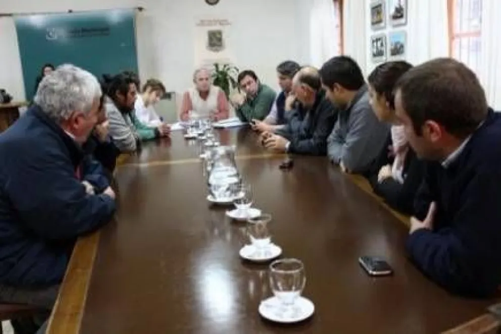 Proponen a maleteros formar una cooperativa para trabajar en la Terminal