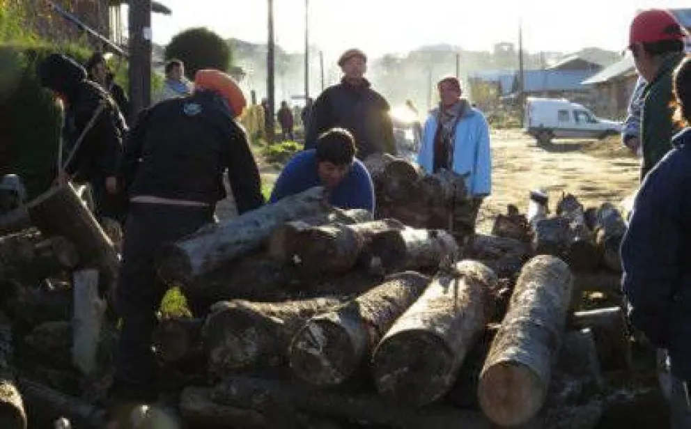 Sigue la entrega de leña del Plan Calor 
