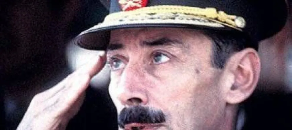 Murió el genocida Videla