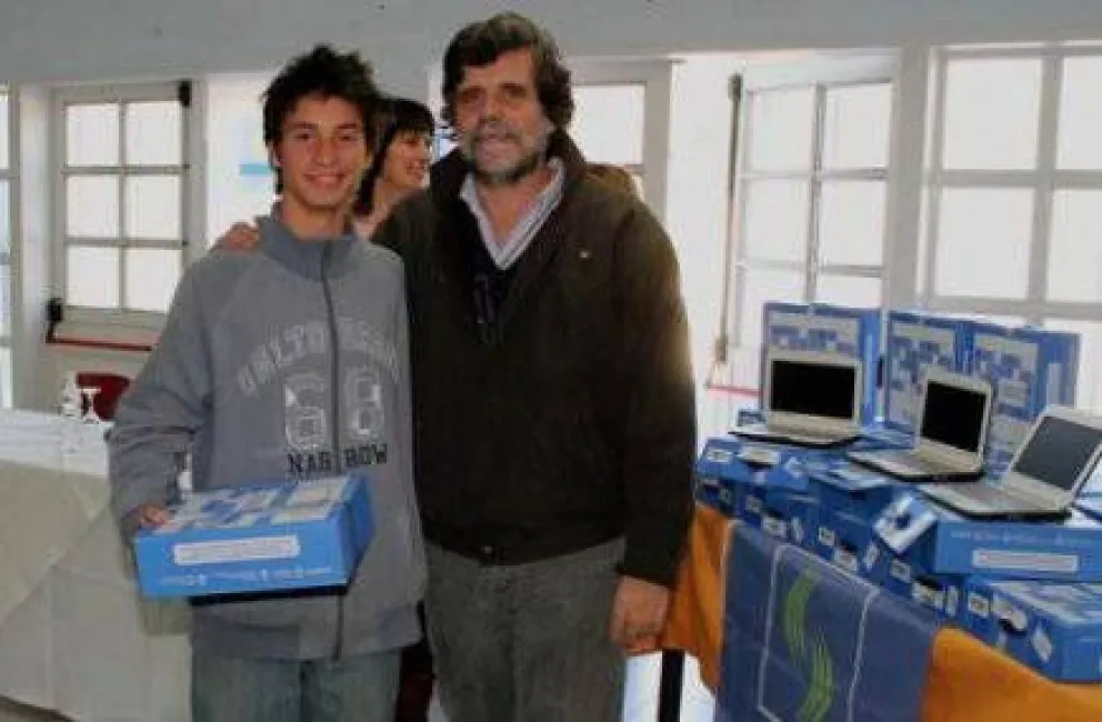 Otros 525 estudiantes tienen sus netbooks
