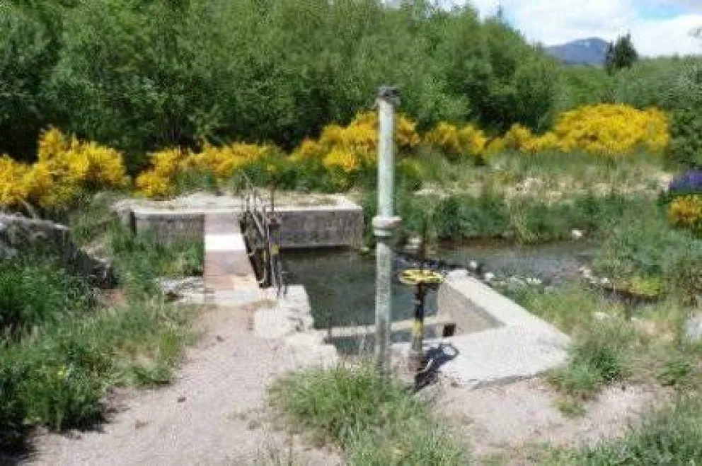 Defensora del Pueblo preocupada por tomas de agua de Bariloche 