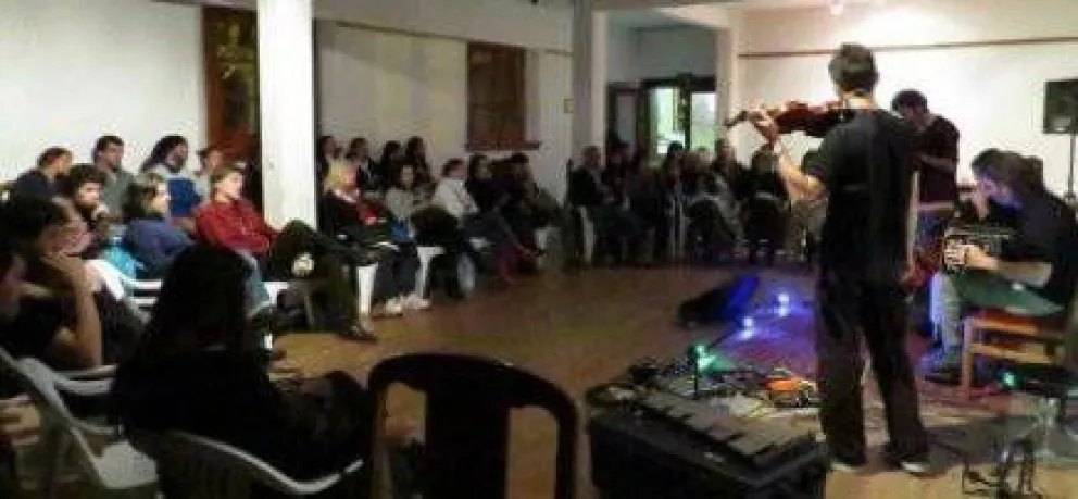 El video con la música de "CaraDaNam" en el Centro Cívico 