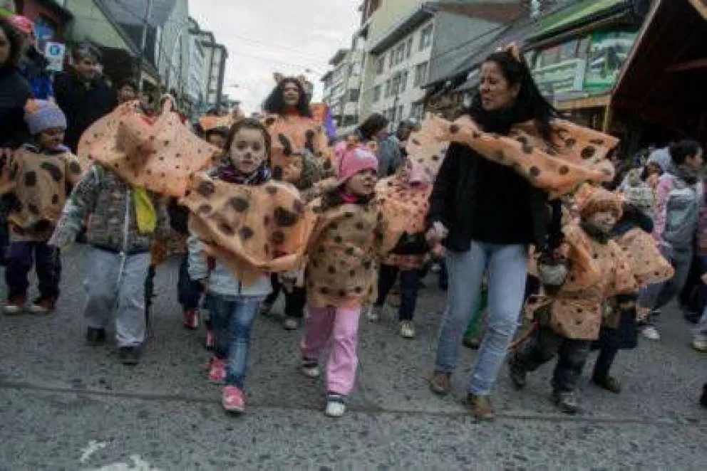 Más imágenes del desfile de títeres gigantes 