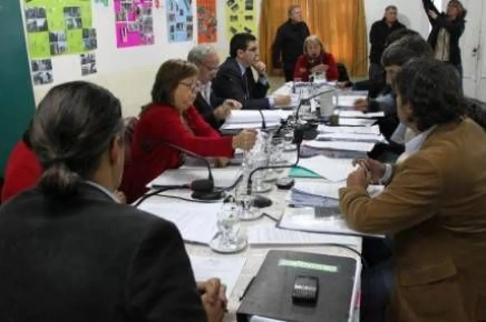 Secuestro de autos y multas para sancionar ruidos molestos