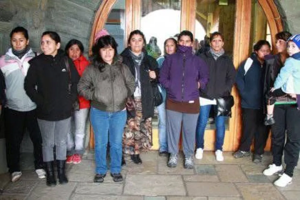Mujeres reclaman pago de planes sociales 