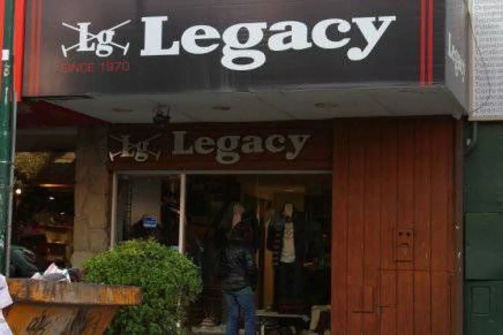 Asaltaron local de ropa en Mitre
