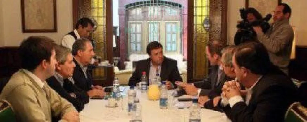 El gobierno puso fin a las becas como mecanismo de contratación 