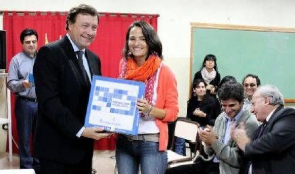 Más de 200 netbooks para alumnos del Instituto de Formación Docente 