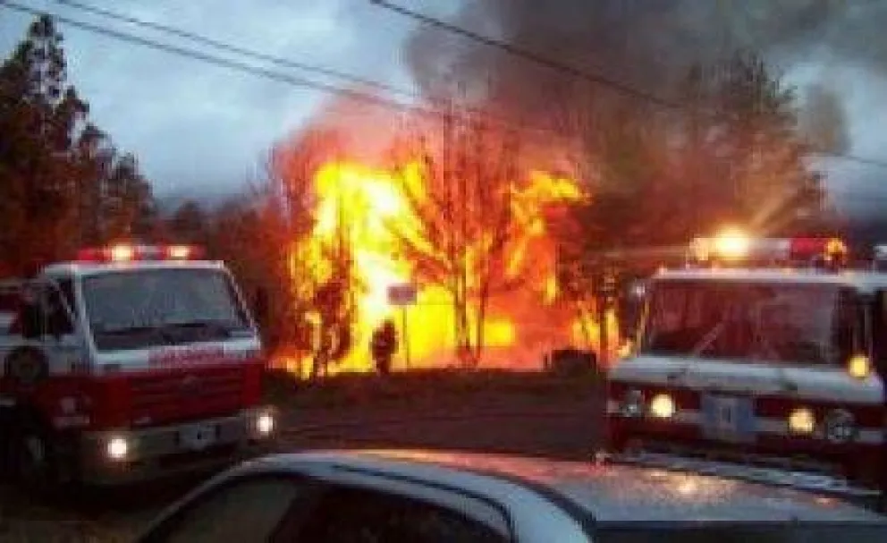 Murió un hombre en un incendio en La Angostura