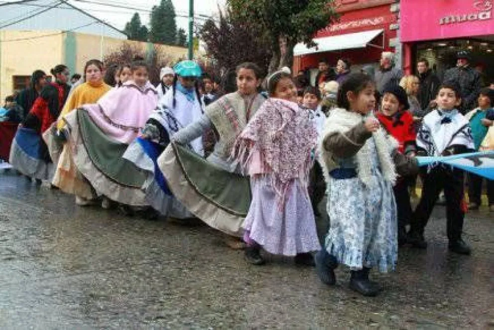 Bariloche desfiló pese a todo