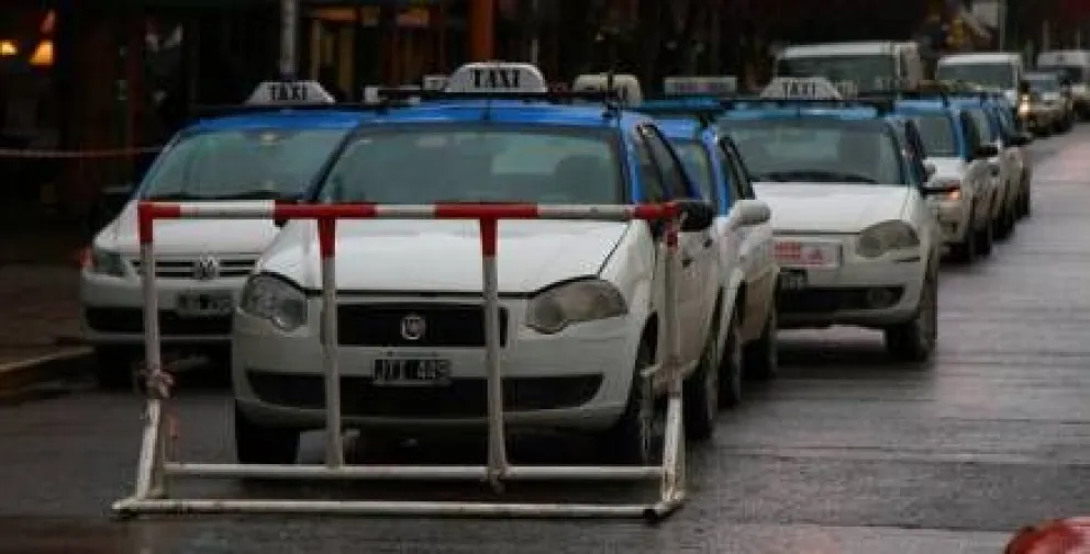 Taxistas cortan San Martín y coparon el Centro Cívico