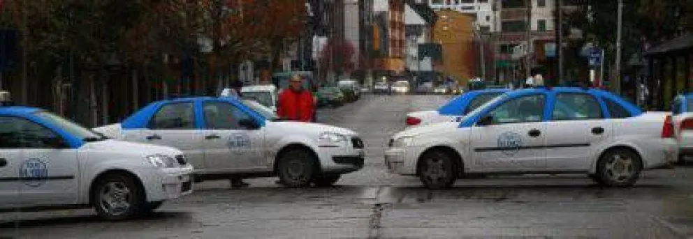 Asalto a taxista y reclamo por seguridad