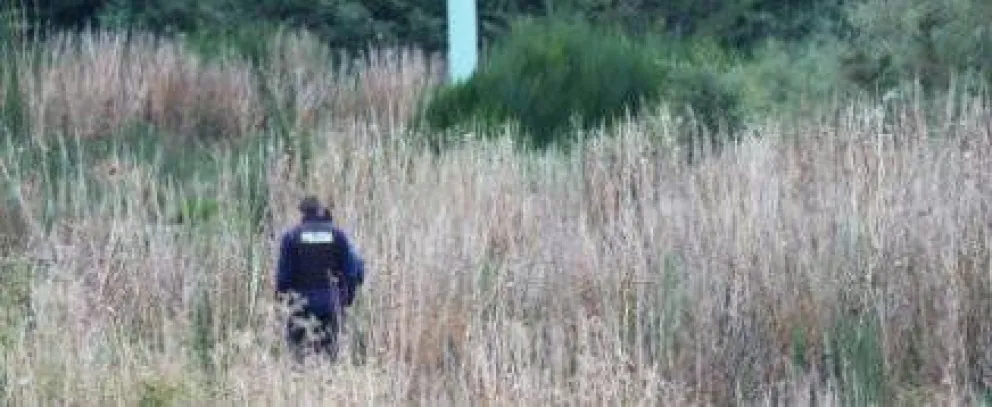 Mujer encontrada en descampado murió ahogada 