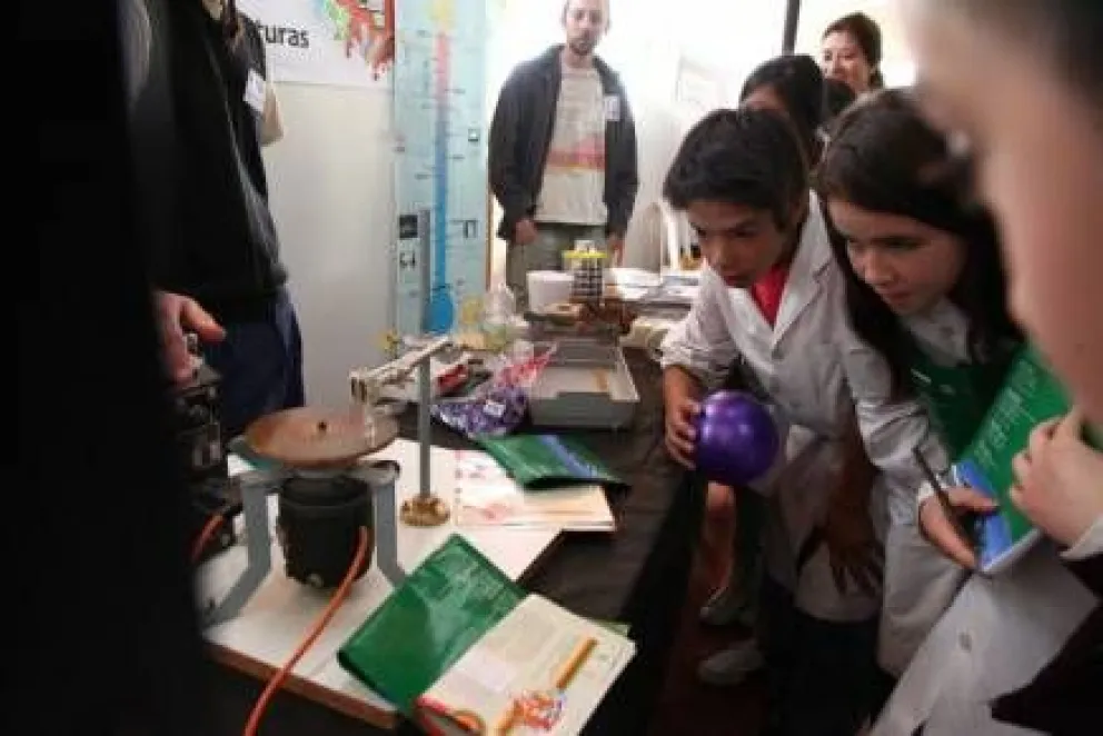 Sigue la muestra de ciencia y tecnología