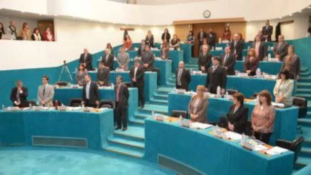 Avalan iniciativas por los 30 años del retorno a la democracia