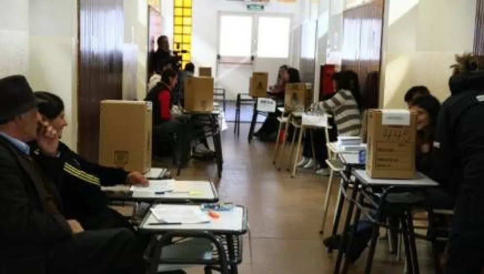 Con normalidad y poca participación se inició el referéndum