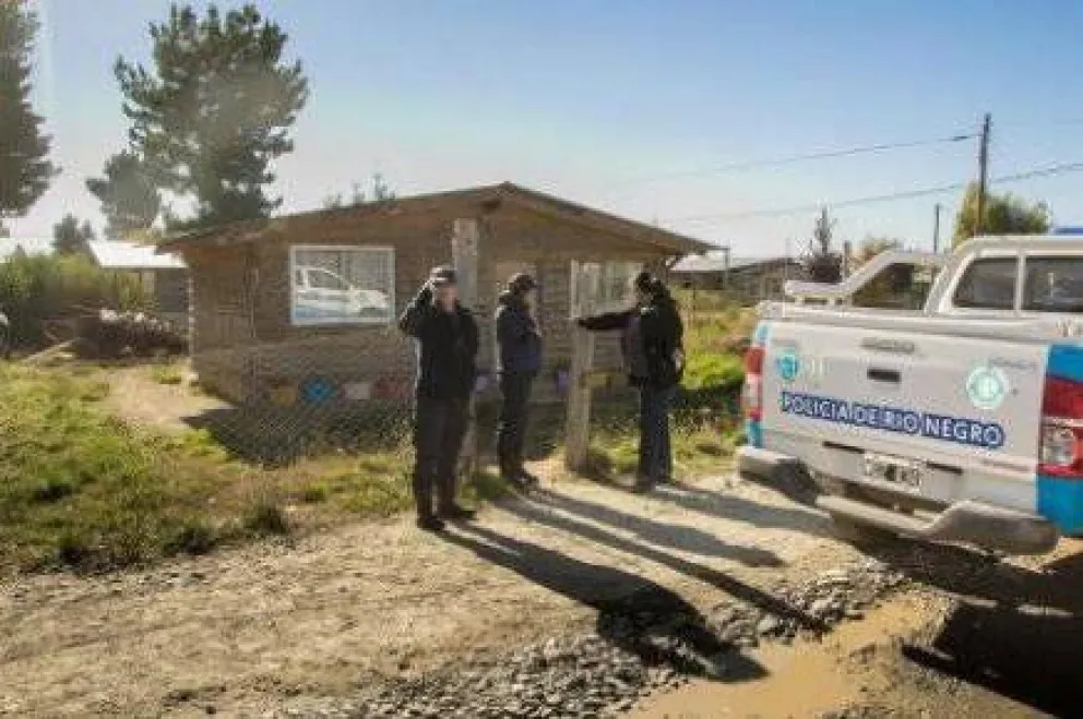 Intentan desalojar a madre soltera en El Frutillar