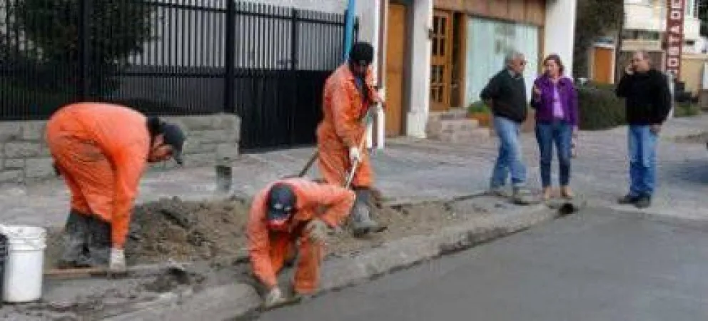 Comenzaron los trabajos de bacheo en la Costanera