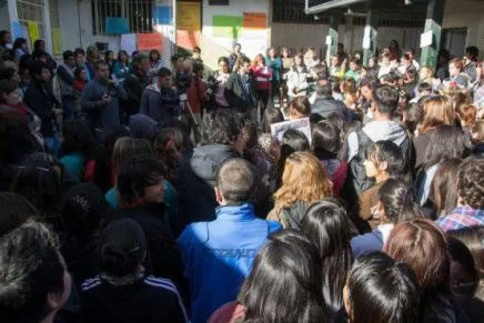 Comunidad del CEM 45 exige un nuevo edificio