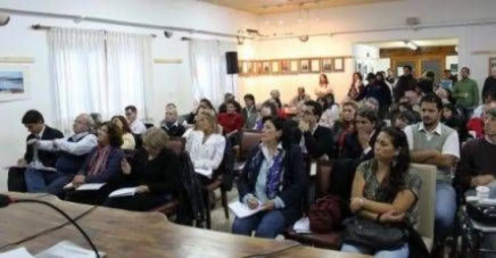 Expusieron los postulantes a Defensor del Pueblo