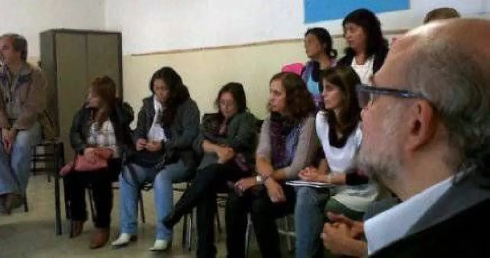 Mango recorrió escuela de Bariloche que funcionará con jornada extendida 