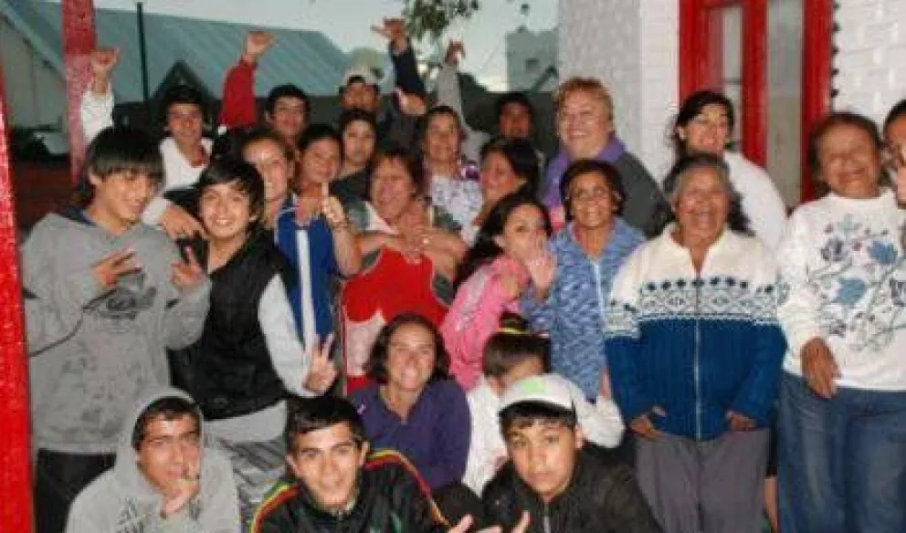 Jóvenes y adultos mayores viajaron a Las Grutas 