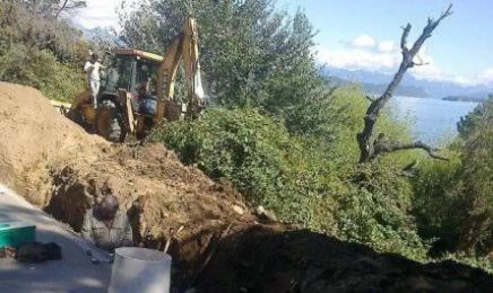 El Nahuel Huapi recibió líquidos cloacales sin tratar durante 14 horas