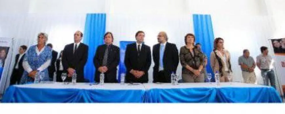Weretilneck remarcó "el compromiso" con la educación 