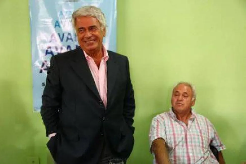 Zúñiga mira de reojo candidatura a Senador y recibe apoyo de De La Sota
