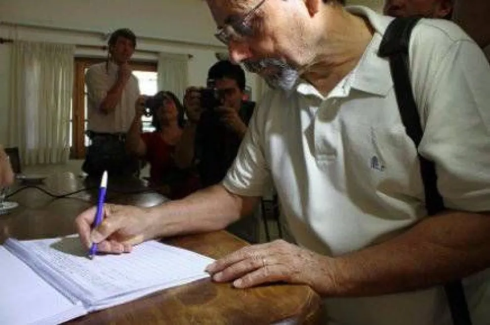 Más lugares habilitados para firmar por la revocatoria