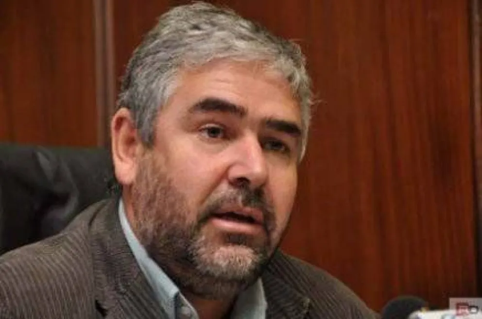 "Hay excesos en los sueldos y en la cantidad de funcionarios"