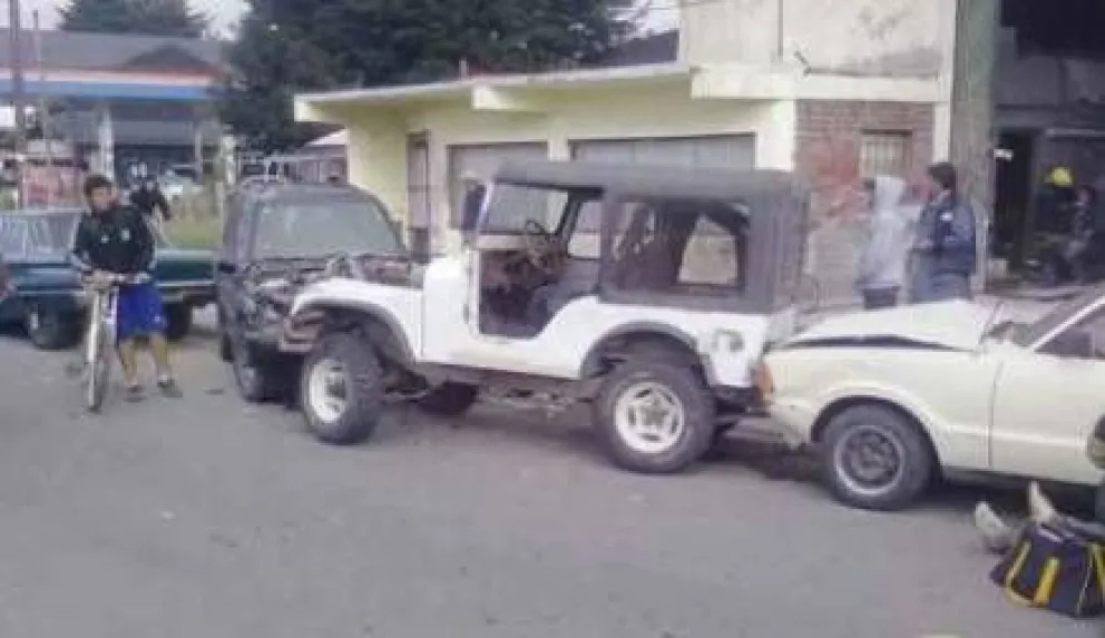 Colectivo sin frenos chocó cinco autos 
