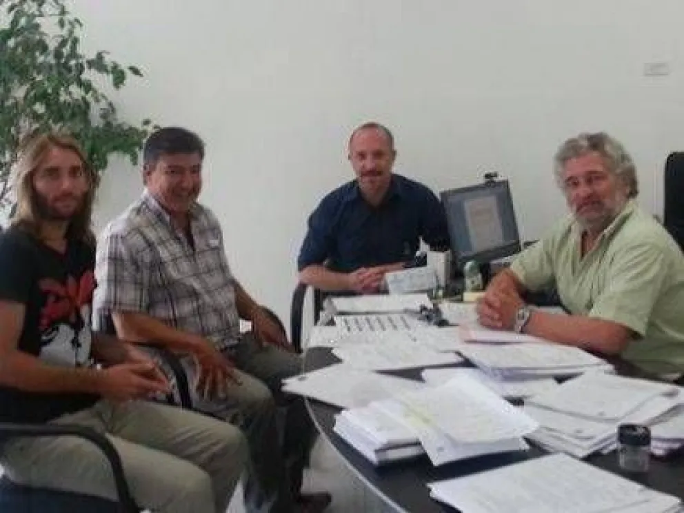 No Docentes piden regularizar su situación