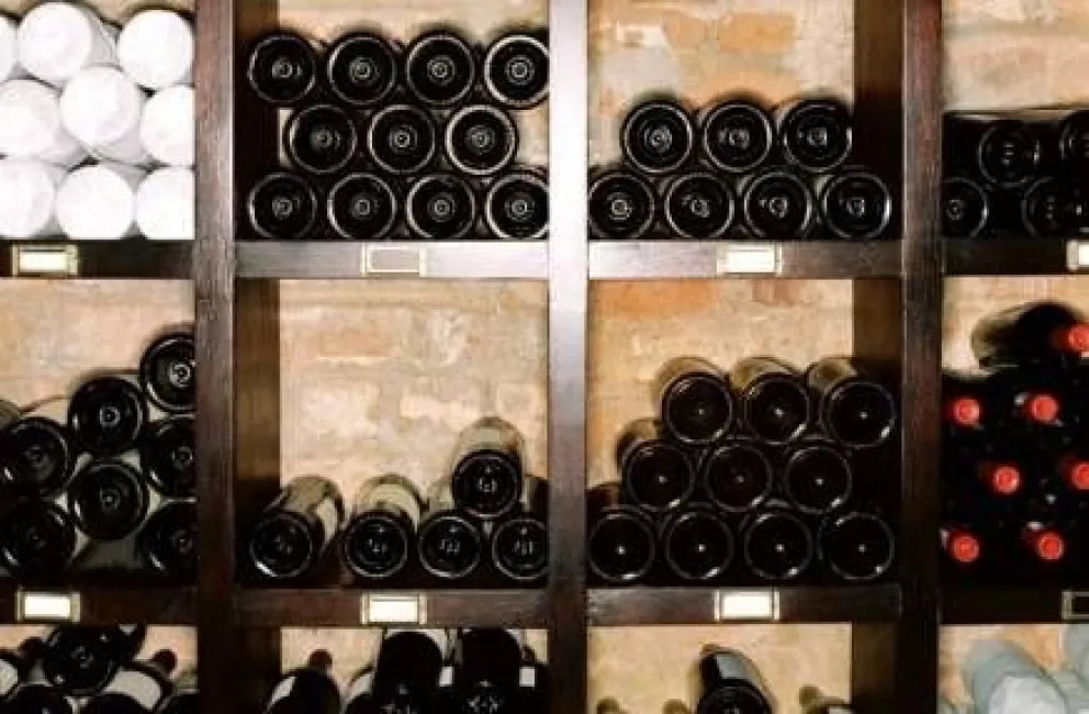 Vinos y Mitos: El culotte de las botellas, su añejamiento, y el decantador