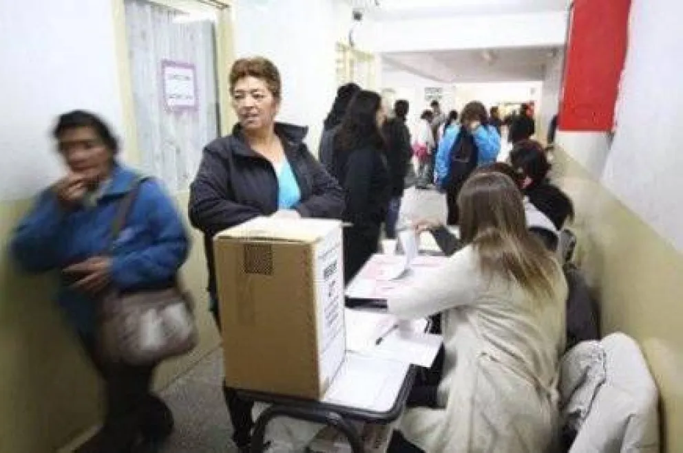Los pasos que siguen: firmas para habilitar el referéndum