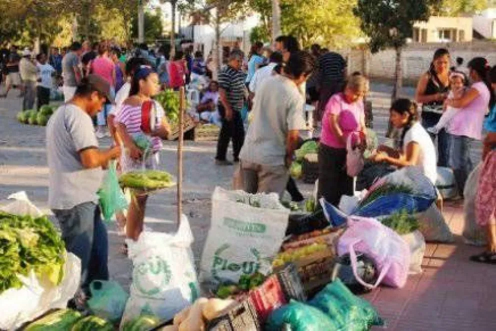 Feria productiva en Las Grutas