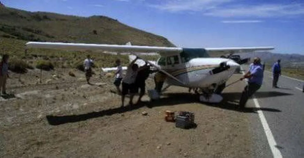 Avioneta realizó un aterrizaje de emergencia cerca de Bariloche 