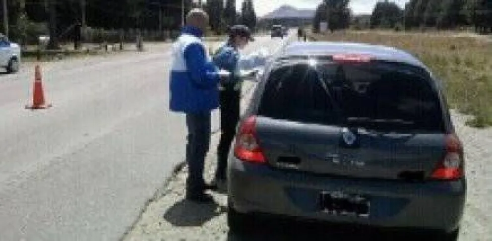 Controlan el pago de patentes en los puestos camineros