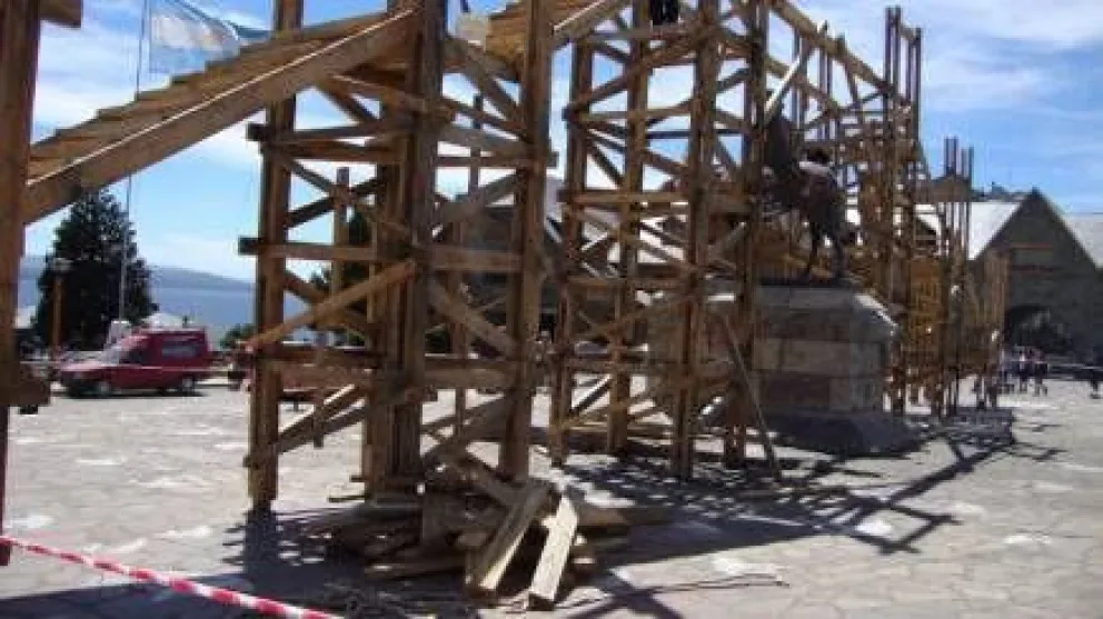 Desarman estructura del Centro Cívico