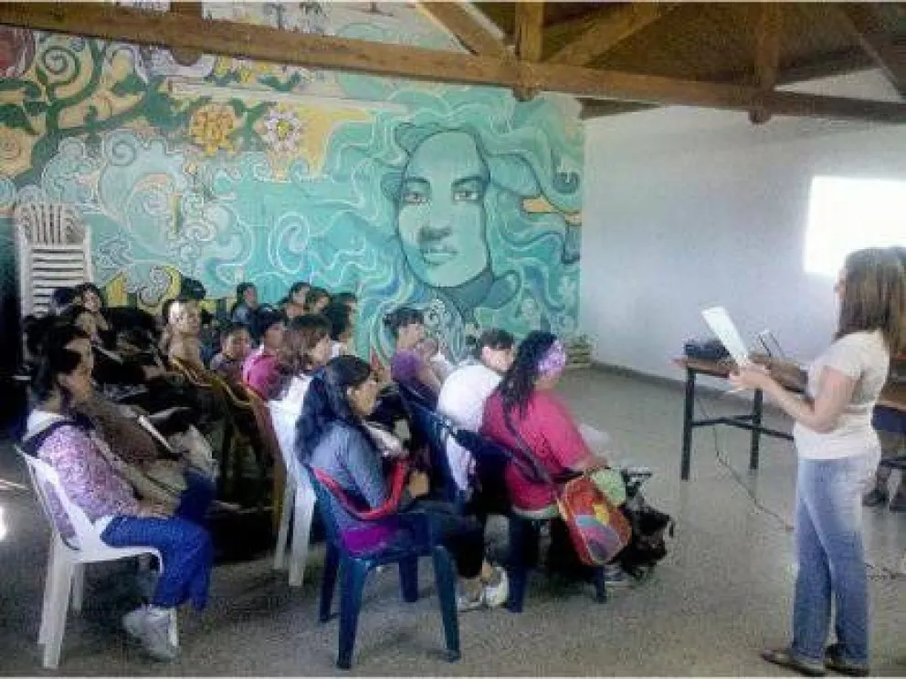 Capacitan a mujeres para prevenir violencia de género 